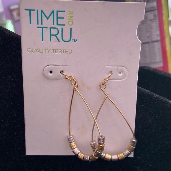 Time and Tru Women’s Faux Gold Hoop Earrings Fashion Jewelry Lightweight Classic - Picture 1 of 3